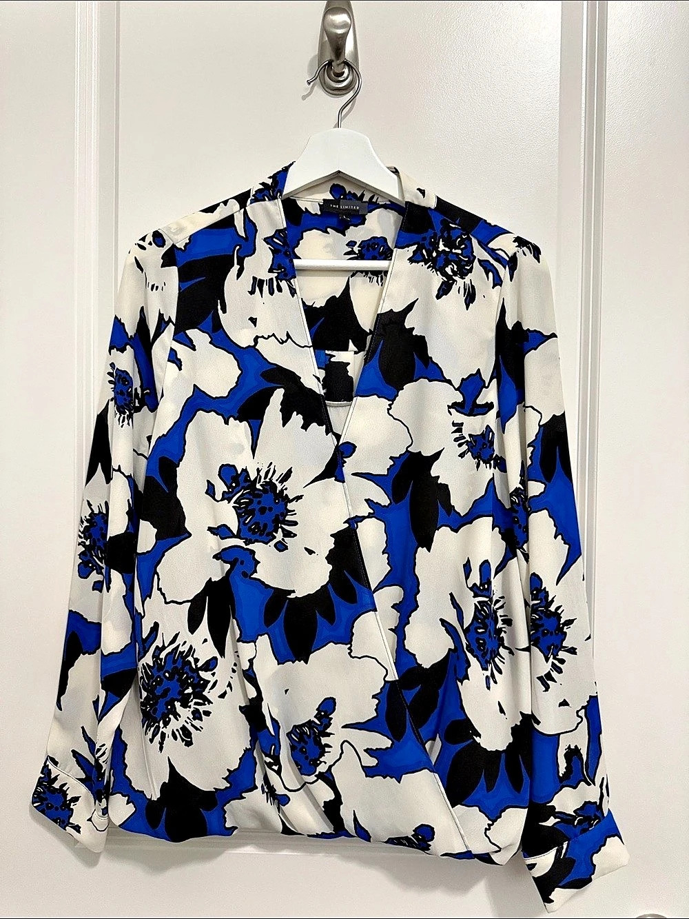 The Limited Floral Blouse Blue & White Size Large Like New